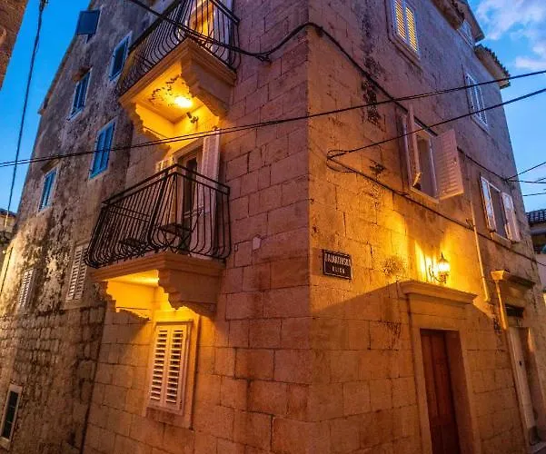 Old Town Makarska Apartments - Central Square
