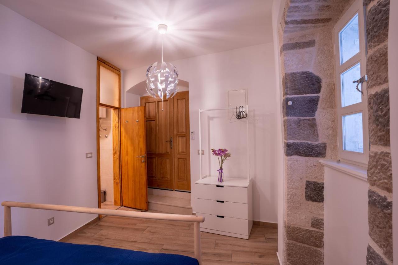 Old Town - Square Apartma *